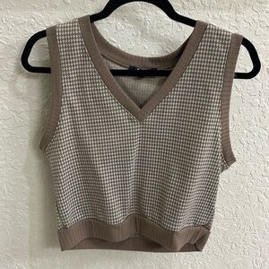 Cropped houndstooth sweater vest